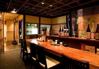 著名人も愛する絶品博多水炊き、特製ポン酢と柚胡椒で贅沢なひとときを