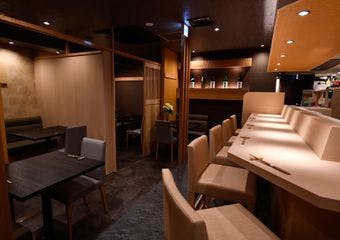 北海道直送の海の恵みと季節の味覚を、個室でじっくり堪能する贅沢な時間をお届けします