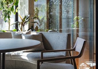 生産者との信頼から生まれる素材を炭と藁で彩るクラシックフレンチ