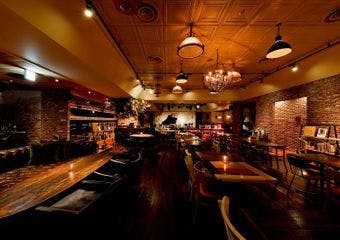 人生の無駄を優雅に楽しむ空間で、気軽にアメリカンな料理を愉しむ