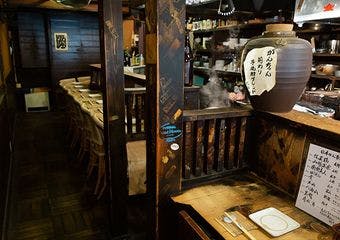 昭和の風情香る六本木の隠れ家で、備長炭で焼き上げた極上串焼を堪能してみませんか