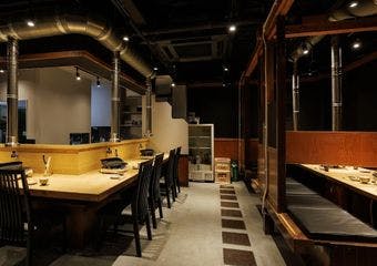 鉄板が斜めでホルモンも斜め上の美味しさを体験