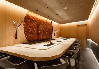 「蝦夷前」と「江戸前」を味わう、極上の空間。