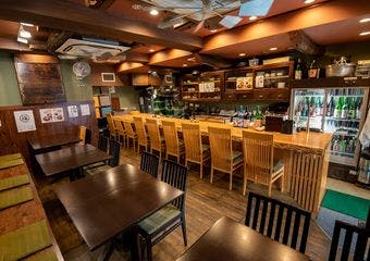 新鮮な貝の個性を引き出した料理を、和食の技で堪能できる静かな空間