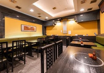 大正創業の老舗うなぎ店。厳選した国産うなぎを職人技でふっくら香ばしく仕上げ、落ち着いた和空間で堪能できます。