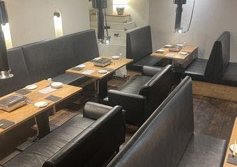 新進気鋭の焼肉店で贅沢なひとときを。全席ソファーで心地よく過ごせます