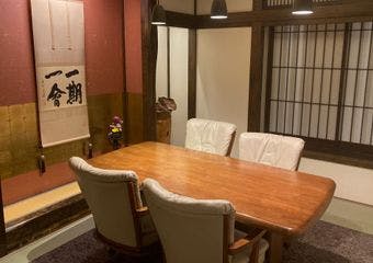 湯畑そばの完全予約制割烹。上質な日本料理と落ち着いた個室空間。