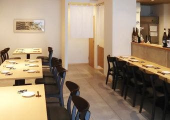 洗練された和風空間で堪能する、熊本直送の肥後馬肉の旨みを心ゆくまで味わう