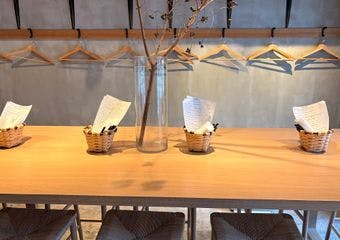 ミシュランガイド大阪・京都にて1つ星の姉妹店で、本場バスクの味わいをアラカルトで楽しむ