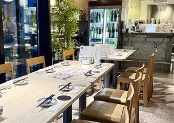 漁港直送の鮮魚を使用した創作料理と厳選日本酒を心ゆくまで堪能