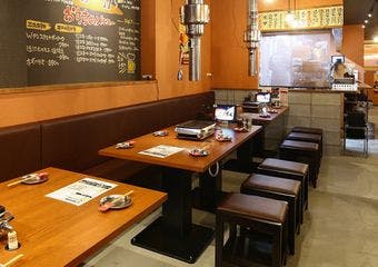 近江牛の極上の旨みを堪能できるカジュアルな焼肉体験を彦根駅前で気軽にお愉しみ下さい。