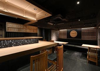 深夜まで楽しめる本格江戸前寿司と厳選ドリンクで特別なひとときをお過ごしください。