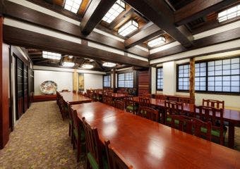 すすきの駅から徒歩3分の好立地で、ズワイかに食べ放題を心ゆくまで堪能しよう