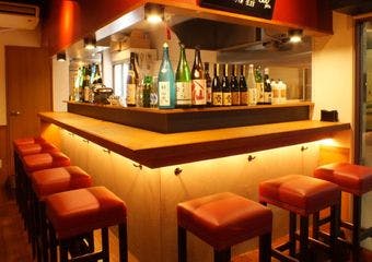 神奈川全14蔵の地酒を堪能できる、隠れ家風日本酒バルで心ゆくまで飲み比べ