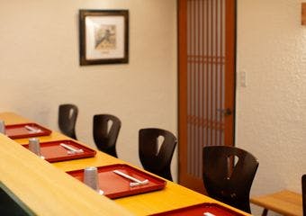 こぢんまりとした落ち着いた空間で本格的な京割烹を堪能