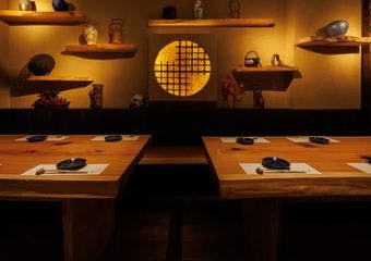 半個室完備・飲み放題充実。【横浜駅西口目の前】で団体宴会・会食に選ばれる炉端焼き