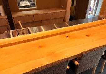 ミシュランガイド奈良2025にて一つ星獲得レストラン。風情ある奈良にて、伝統的な日本料理をお楽しみいただけます。