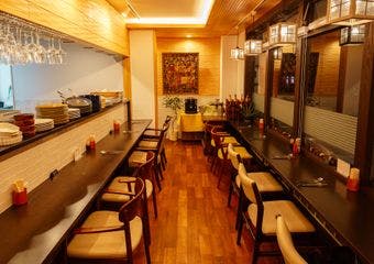 窯焼きの香りに誘われて。騎射場の路地裏に佇む上質イタリアン。

