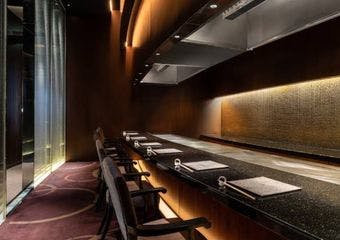 季節を映す食材を、目の前で焼き上げる贅沢