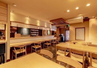 四季の恵みを込めた毎日打ち立ての自家製麺と日本酒で、心安らぐ和のひとときを