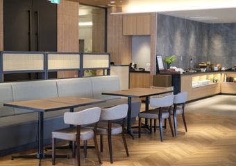 洗練された美食とくつろぎのラウンジ