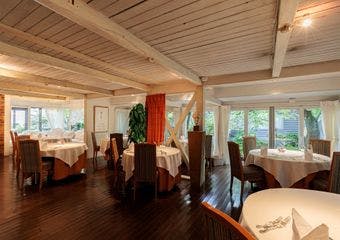 四季の風景と旬素材を楽しむ、軽井沢の森に佇む本格フレンチレストラン。