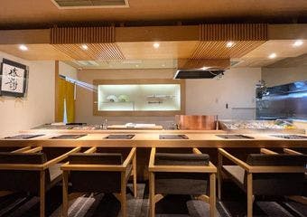 心に残るひとときを、伝統の技と厳選素材で紡ぐ、正統派日本料理店