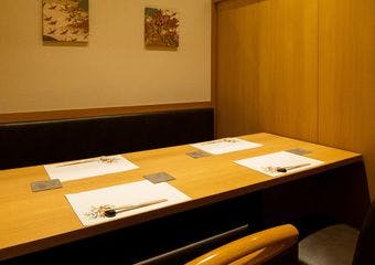 南青山に佇む、全席個室の蟹コースをご堪能