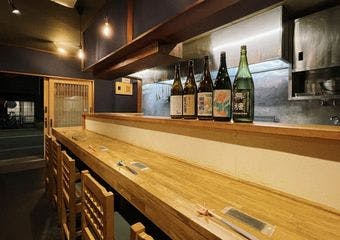谷中の隠れ家で日本酒と共に過ごすひととき、趣ある寺町の雰囲気を堪能