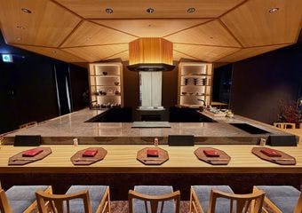 落ち着いた和の空間で大阪の肉割烹をお楽しみ下さい。