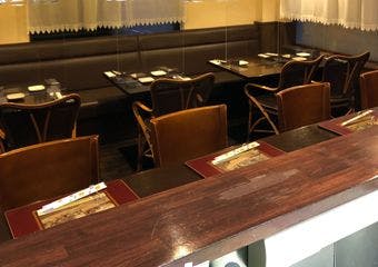 二条城前で出会う、フランス本場の味。手作りのパンとデザートが魅力です