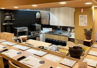 半地下の隠れ家で味わう、京都の水が奏でる絶品シャリの贅沢なひとときを