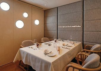 銀座1分の隠れ家で、シェフの宮埼慎太郎が贈る日本とフランスの融合フレンチを