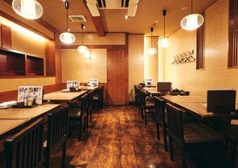 横浜駅徒歩2分で味わう絶品肉料理と厳選地酒の和モダン空間