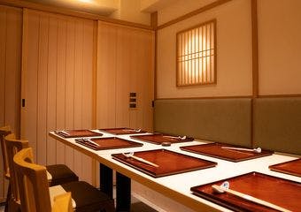 銀座の隠れ家で蟹の魅力を堪能する、贅沢なひとときを過ごす至福の会席時間