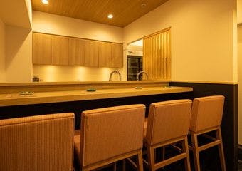 新富町の隠れ家で味わう季節の小料理と日本酒の贅沢なひととき