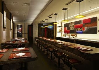 ホテルの料理を監修・指揮する中島眞介プロデュースの新感覚麺処。手間を惜しまず素材の特性を追求した研究と努力の結晶をお楽しみください。