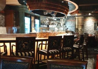 A5黒毛和牛と鮑・伊勢海老を鉄板焼きで味わう半個室完備の隠れ家ダイニング
デートや記念日におすすめの一軒