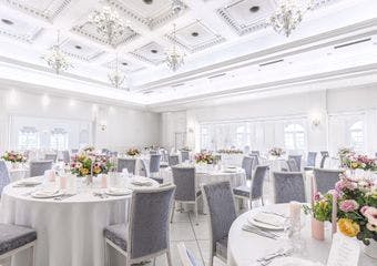 数々の式を彩ってきたお料理や、式場ならではのサービスや施設をご提供いたします。