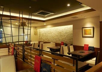 大塚で愛される老舗焼肉店。厳選黒毛和牛を炭火で味わう上質空間