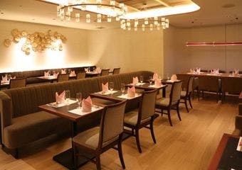 新橋駅前、第一ホテル東京内でアクセス抜群【完全個室】接待、歓送迎会、御顔合わせ、法事はもちろん、結婚式の二次会にも承ります。
