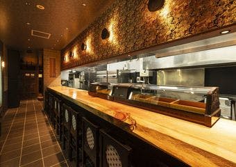 信玄どりの希少部位を心ゆくまで堪能するひとときを、和の趣でお届けします