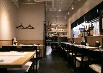 旬の食材を活かした日本料理と厳選酒を落ち着いた空間で楽しめる一軒
普段使いから、会食や接待までおすすめ