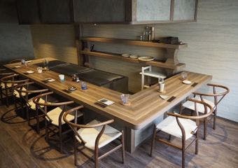 厳選素材が奏でる五感の饗宴、心温まるレトロな空間で