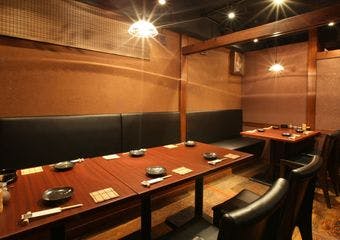 都心の喧騒を忘れ、趣深い一軒家で極上の水炊きを味わう贅沢なひととき