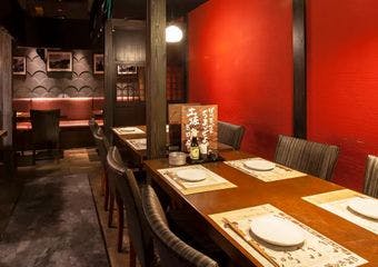 三田口徒歩3分、本格土佐料理を堪能できる藁焼き専門店。個室完備でゆったりとした時間を