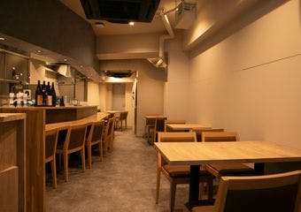 恵比寿駅から5分の隠れ家で、鮮度が命の串焼きと多彩なドリンクをあなたに