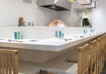 旬の魚介や季節の野菜を活かした揚げたて天ぷらを中心に、本格的な和の料理を心ゆくまで味わえる贅沢なひとときをお届け
【完全個室完備】