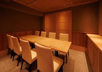 伝統と革新が交差する極上の江戸前寿司を心ゆくまで堪能してみませんか