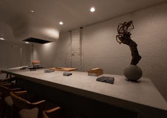 寿司世桜「おまかせ」とは料理人に委ね、旬の食材や経験を活かした最適な順番で料理を楽しむ特別なスタイル